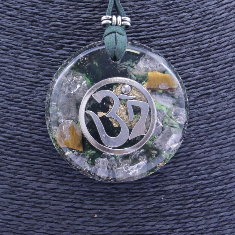 Collar Orgon Om Verde (5,4 cm Ajustable)
