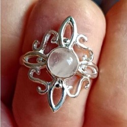 Amuleto Anillo Plata Nudo de Bruja con Cuarzo Blanco nº