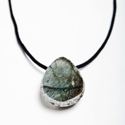 COLGANTE Piedra Labradori